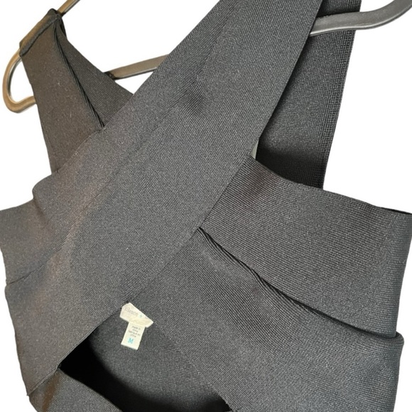 Cross Wrap Bound Crop Top - Picture 5 of 6